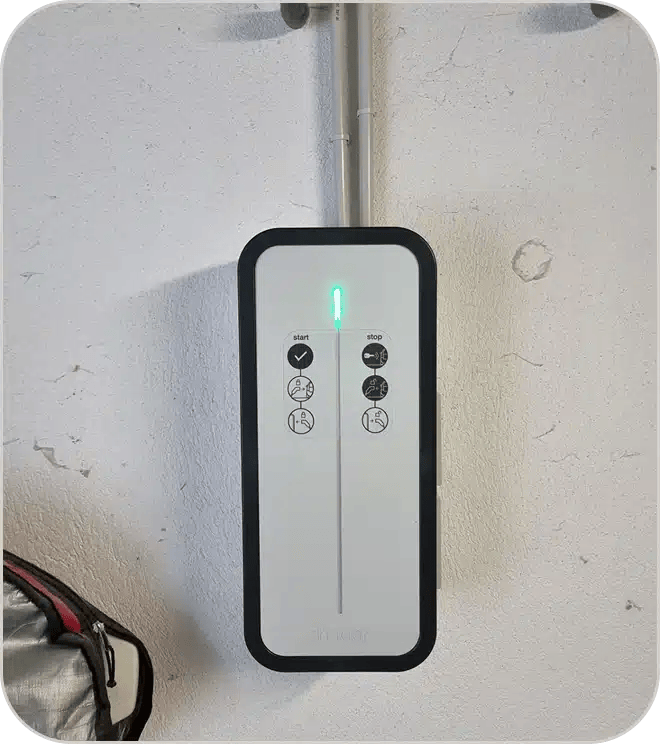 Borne de recharge murale pour voiture électrique installée par Électricité Aixoise