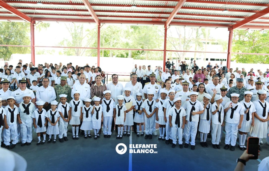 Primaria naval abre sus aulas en Victoria con disciplina razonada