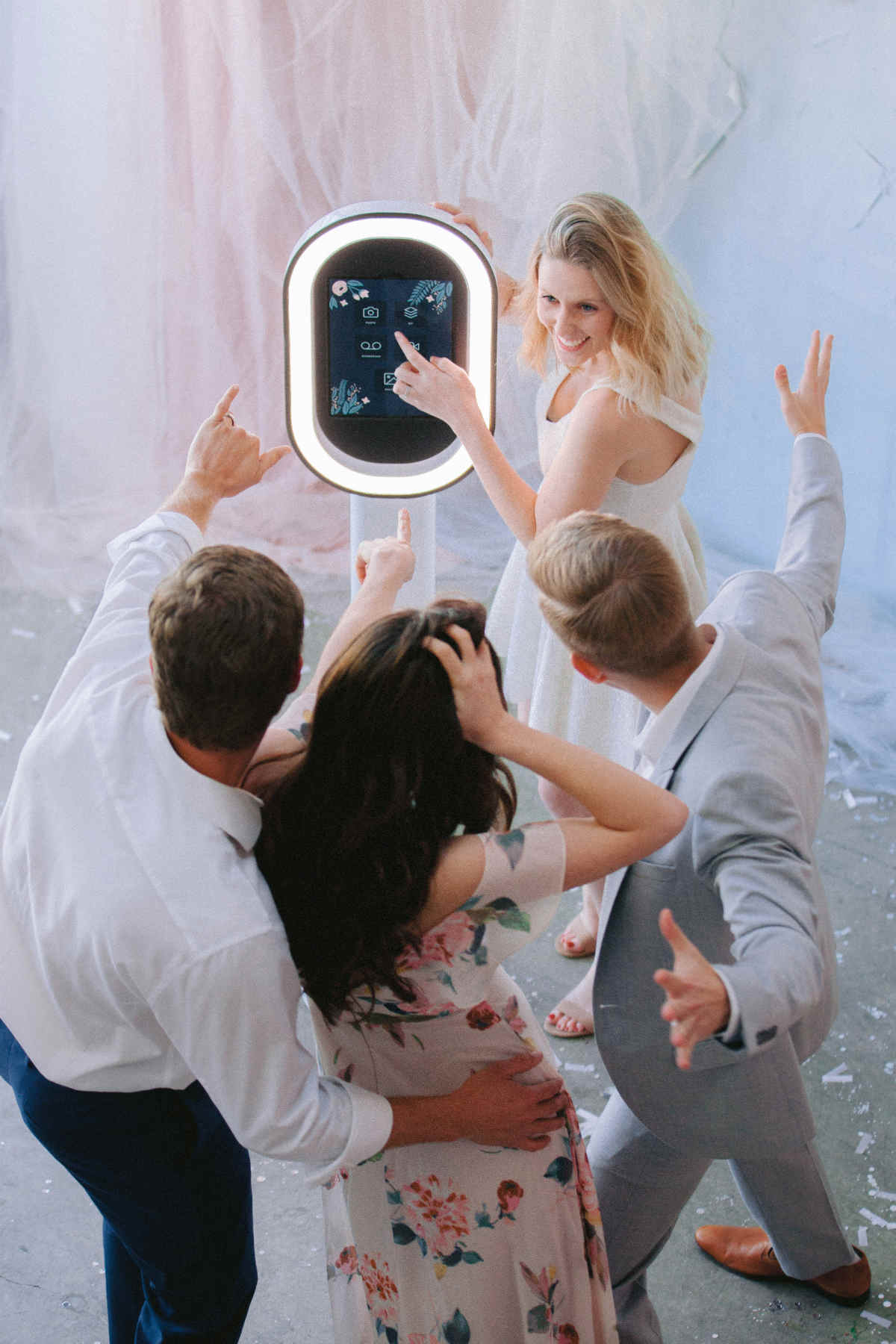 We have photo booths and unique backdrops for corporate events, social events, and for large and small parties. Le Fotobooth for weddings | Elegant Wedding Directory