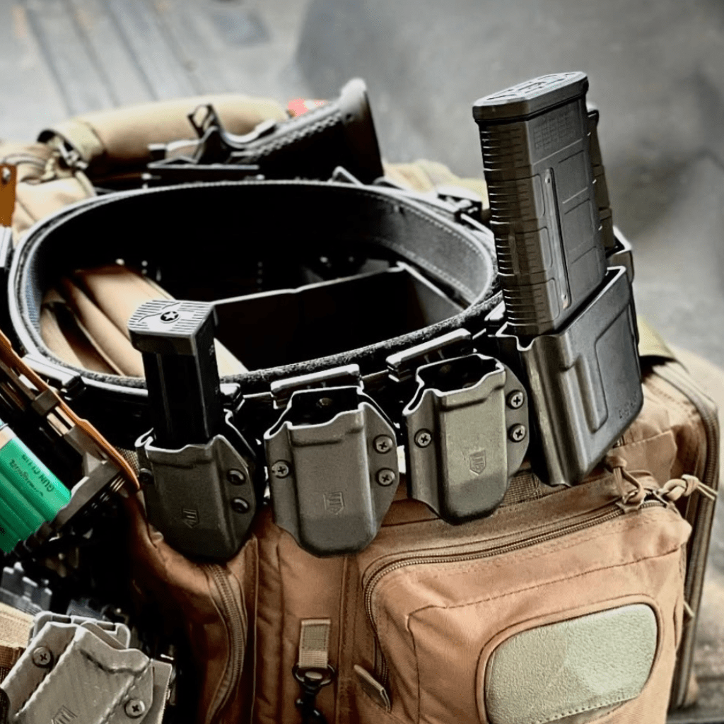 ALPHA Mag Carriers mounted on a belt black kydex