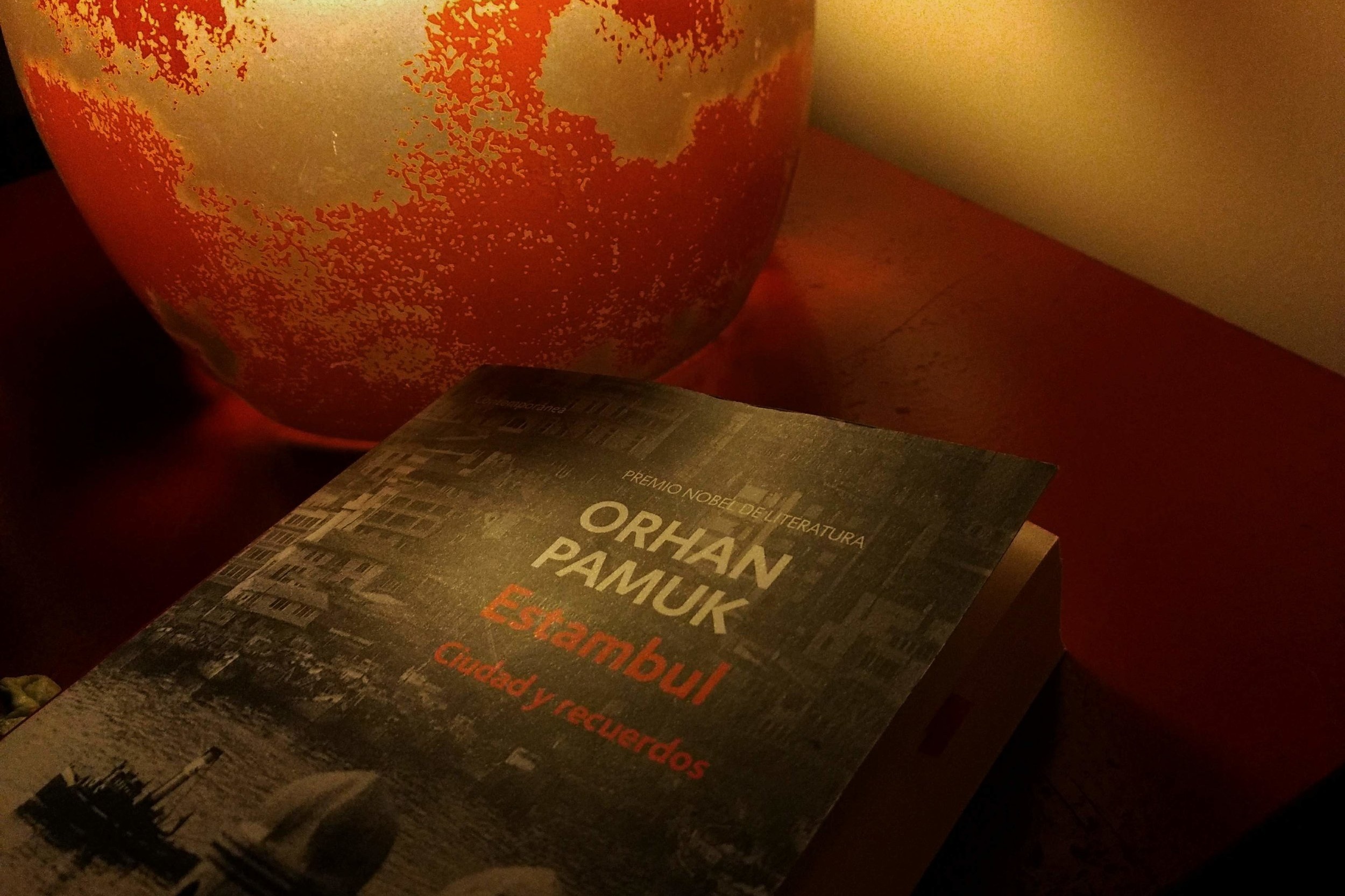 RESEÑA Estambul, ciudad y recuerdos Orhan Pamuk El Estante