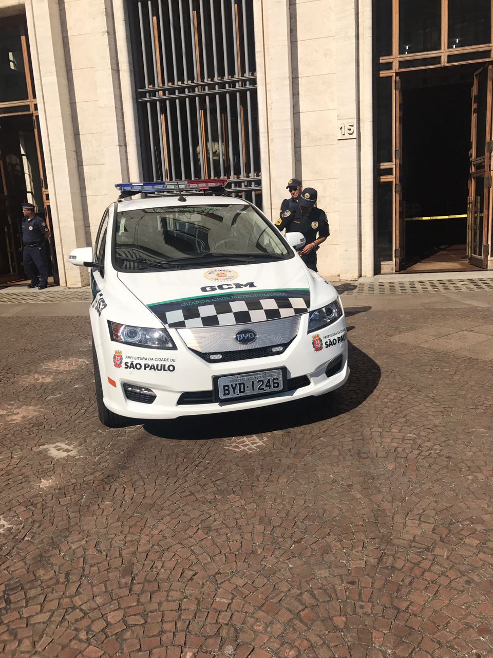 VAN e6 (não tentem me convencer que é SUV) com 400 Km de autonomia.