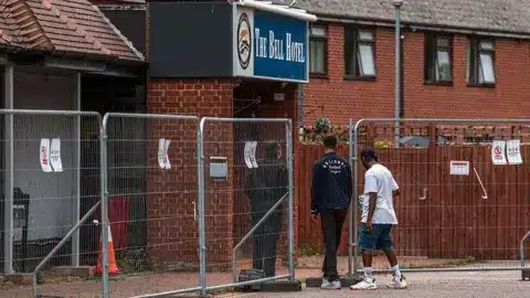 هدر مليارات على فنادق طالبي اللجوء