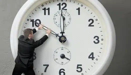 تأخير الساعة 60 دقيقة: التوقيت الشتوي 2025