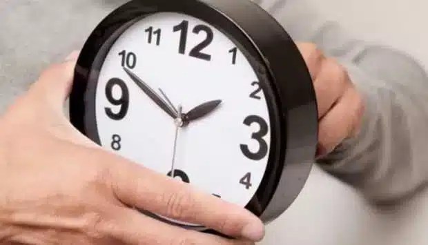 موعد تطبيق التوقيت الشتوي 2025