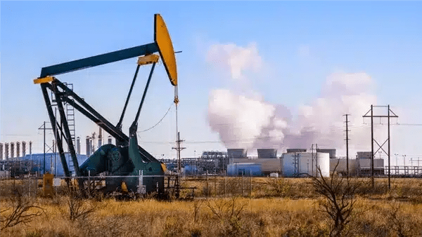 أسعار النفط تستمر في الارتفاع بعد قرار أوبك+