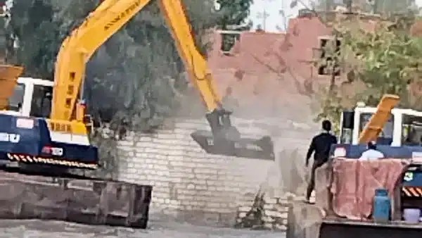 إزالة التعديات وبداية مشروع ضبط النيل بفرع رشيد