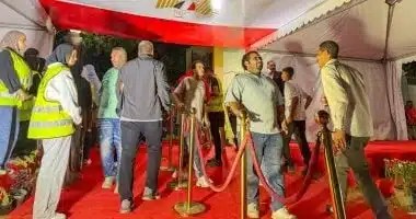 توافد الشباب في لجان الشيخ زايد قبل إغلاق التصويت