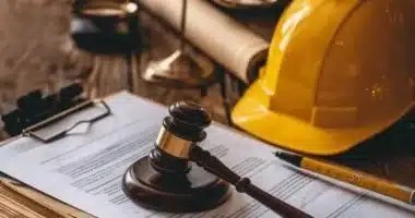 سلطات صاحب العمل في إيقاف العامل وحقوقه