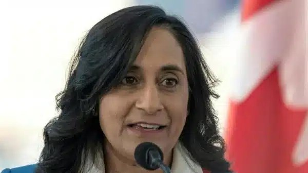 وزيرة خارجية كندا تناقش قضايا دولية مع نظرائها