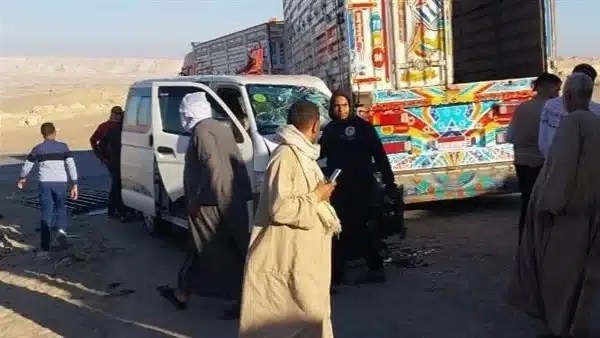 إصابة 13 شخصًا في حادث تصادم بالوادي الجديد