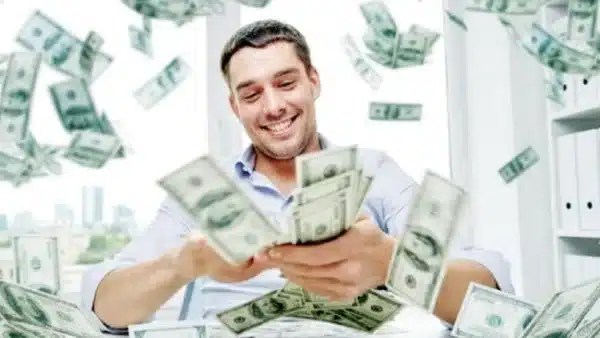 حرية إنفاق المال ومشاعر الفقراء