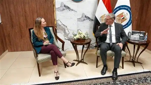 تعزيز التعاون بين وزارة البترول والبنك الدولي