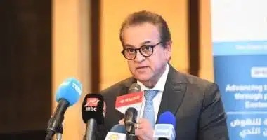 وزير الصحة يتابع حالة طبيب مصاب بطلق ناري طائش