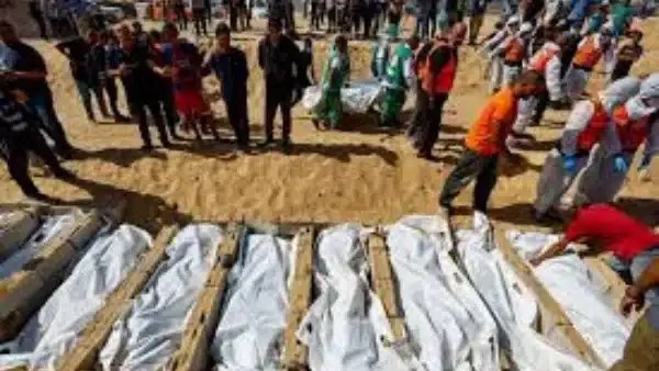 وصول جثامين 15 شهيدًا إلى غزة في صفقة تبادل