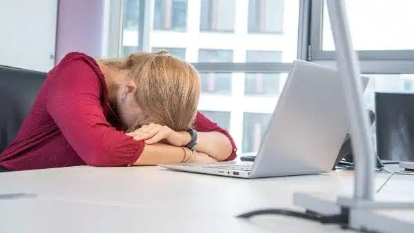 النوم القهري: أعراضه وعلاجه