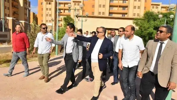 محافظ أسيوط يتفقد مواقع لنادي الذكاء الاصطناعي