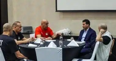 وزير الرياضة وأبو ريدة يلتقيان منتخب مصر في الإمارات