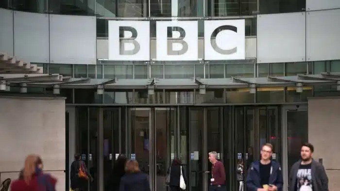 ترامب يطالب بي بي سي بتعويضات بقيمة 5 مليارات دولار