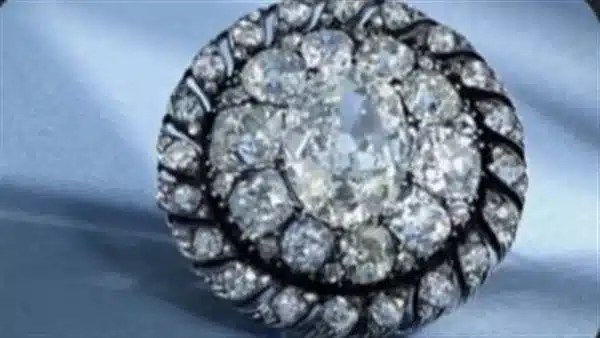 بيع دبوس ألماس خاص بنابليون بـ 4.4 مليون دولار