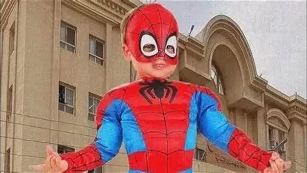 وصول ياسين إلى محكمة إيتاي البارود برفقة والدته