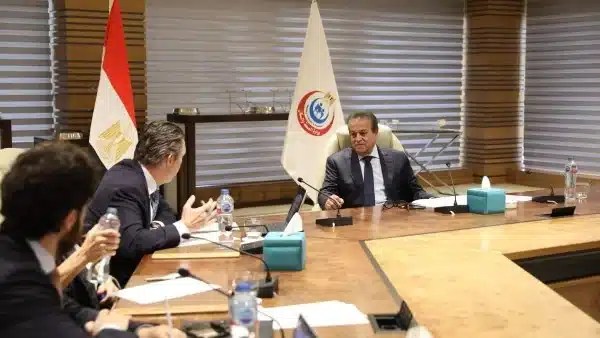 وزير الصحة يلتقي وفد البنك الأوروبي لتطوير القطاع الصحي