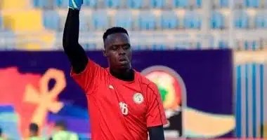 إدوارد ميندي يوافق على تجديد عقده مع أهلي جدة