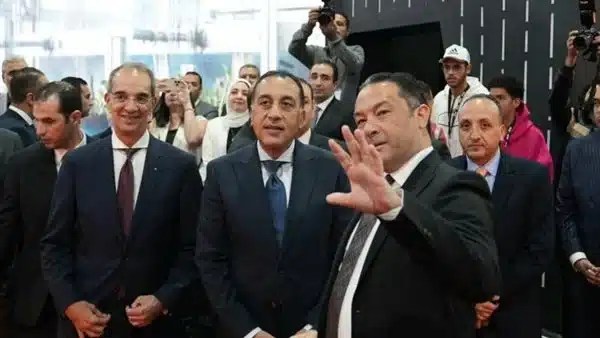 رئيس الوزراء يتفقد جناح أورنچ مصر في Cairo ICT