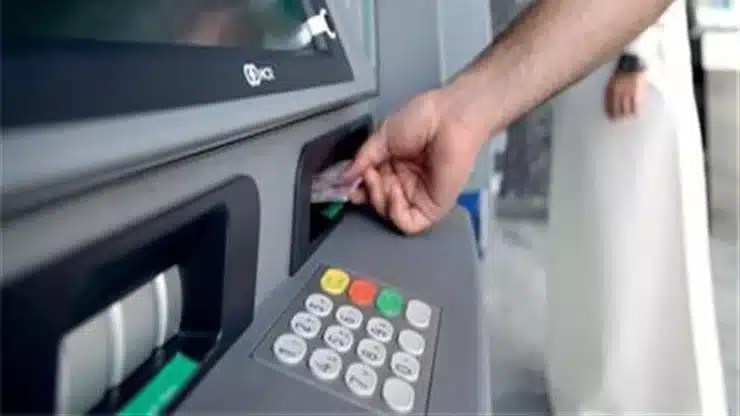أخطاء تؤدي لسحب بطاقة الفيزا من ATM وكيف تستعيدها