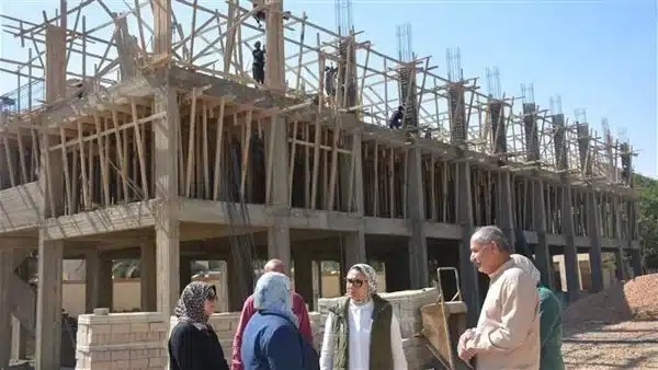 نائب محافظ الوادي الجديد تتابع مشروعات المدارس الجديدة