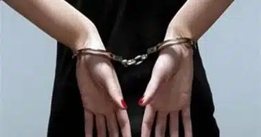 القبض على سيدة أجنبية بموجب 47 حكمًا قضائيًا