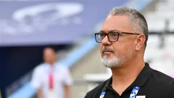 ميكالي يرد على تصريحات حسام حسن حول الكفاءة والراتب