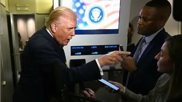 ترامب يهاجم صحفية بلومبرج على متن طائرة الرئاسة