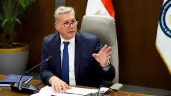 تطبيق الحد الأدنى للأجور على عمالة المقاول في البترول