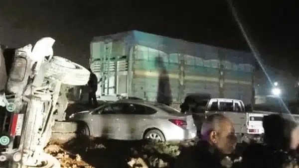 انقلاب سيارة تريلا يودي بحياة شخص في الأقصر