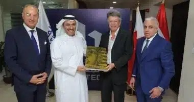 وزير الإعلام البحريني يبحث التعاون الإعلامي في القاهرة