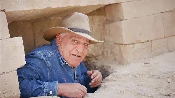 زاهي حواس يرد على مزاعم قرابين الأطفال