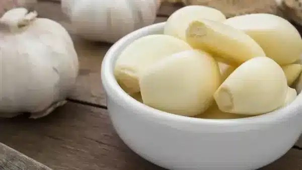 فوائد تناول الثوم صباحًا لصحة القلب