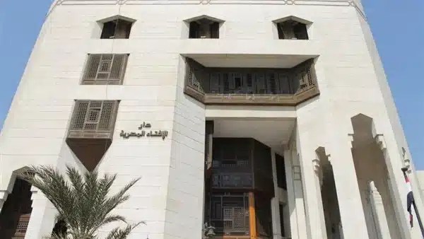 هل يفرض الزكاة على ثمن المحل التجاري؟