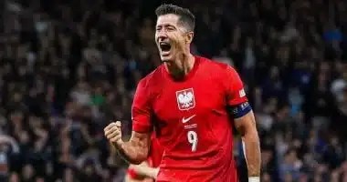 ليفاندوفسكي يعادل رقم ميسي في الأهداف الدولية