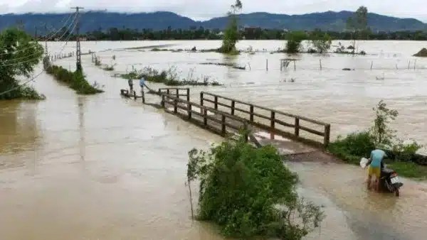 مقتل 8 أشخاص جراء الفيضانات والانهيارات الأرضية في فيتنام