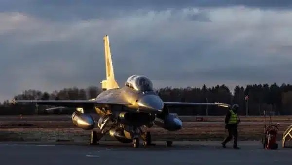 رومانيا تحرك طائرات مقاتلة بعد اختراق طائرة روسية