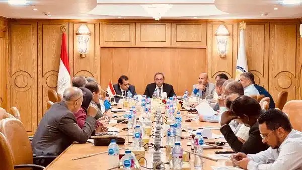 تسريع إجراءات التقنين والتصالح في قنا