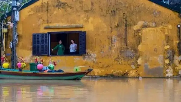 فيضانات فيتنام تواصل تأثيرها.. 8 قتلى وعشرات المفقودين