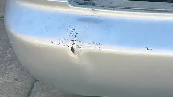 عناية بسيطة بالصدادات الأمامية والخلفية للسيارة