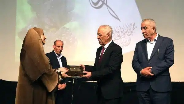 منار علي نموذج القيادة والفكر العربي