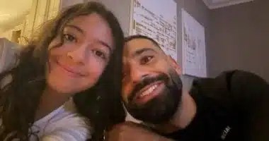 صورة محمد صلاح وابنته تثير التكهنات قبل حفل جوائز كاف