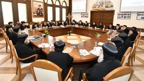 البابا تواضروس يجتمع بمقرري لجان المجمع المقدس