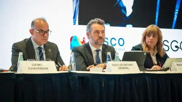 تعزيز الاستدامة في الإطار الرقابي للأسواق المالية