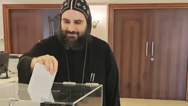 نائب بابوي قبرصي يصوت في البرلمان المصري